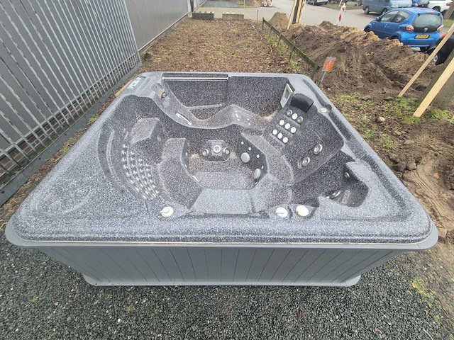 Sunbelt spa 7 persoons jacuzzi en buitenspa - afbeelding 3 van  11