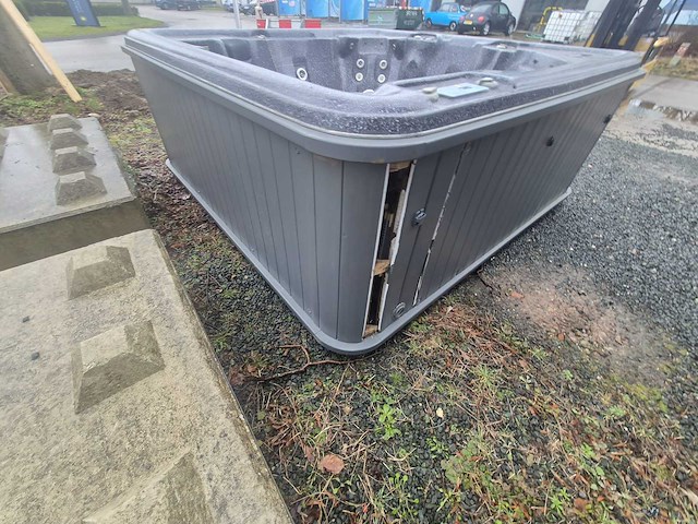 Sunbelt spa 7 persoons jacuzzi en buitenspa - afbeelding 14 van  22
