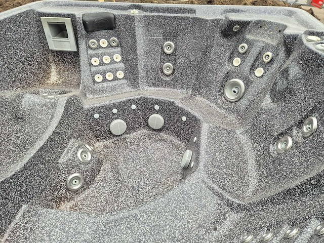 Sunbelt spa 7 persoons jacuzzi en buitenspa - afbeelding 16 van  22