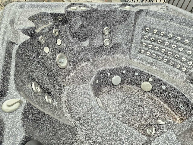 Sunbelt spa 7 persoons jacuzzi en buitenspa - afbeelding 6 van  9