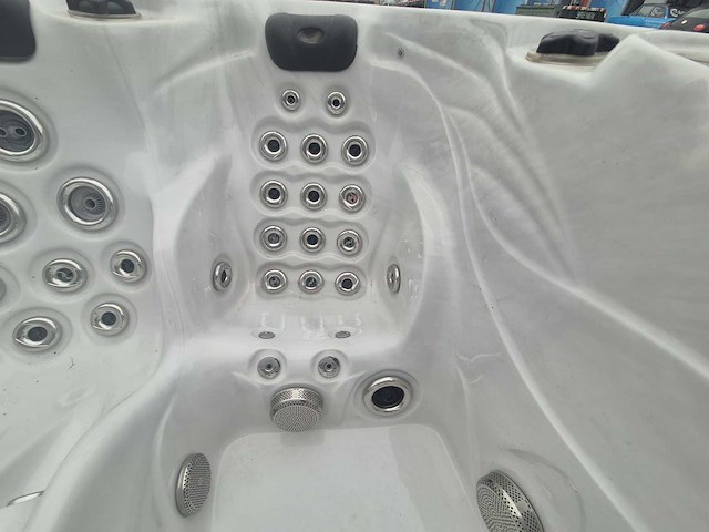 Sunbelt spas 4 persoons jacuzzi en buitenspa - afbeelding 5 van  26