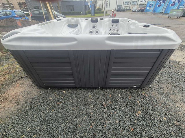 Sunbelt spas 4 persoons jacuzzi en buitenspa - afbeelding 9 van  25