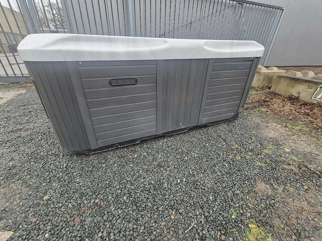 Sunbelt spas 4 persoons jacuzzi en buitenspa - afbeelding 14 van  24