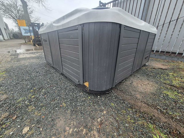 Sunbelt spas 4 persoons jacuzzi en buitenspa - afbeelding 13 van  26