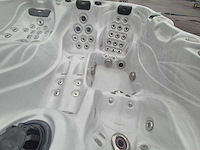 Sunbelt spas 4 persoons jacuzzi en buitenspa - afbeelding 18 van  26