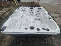 Sunbelt spas 4 persoons jacuzzi en buitenspa - afbeelding 20 van  26