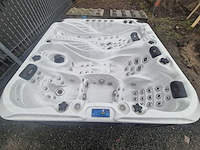 Sunbelt spas 4 persoons jacuzzi en buitenspa - afbeelding 1 van  26