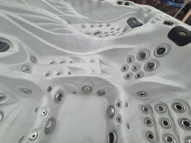 Sunbelt spas 4 persoons jacuzzi en buitenspa - afbeelding 4 van  21
