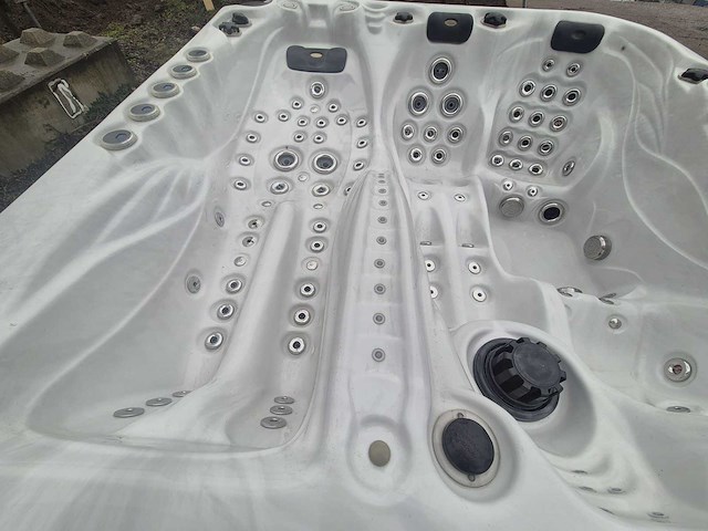Sunbelt spas 4 persoons jacuzzi en buitenspa - afbeelding 6 van  21
