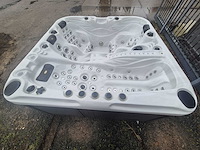 Sunbelt spas 4 persoons jacuzzi en buitenspa - afbeelding 13 van  17