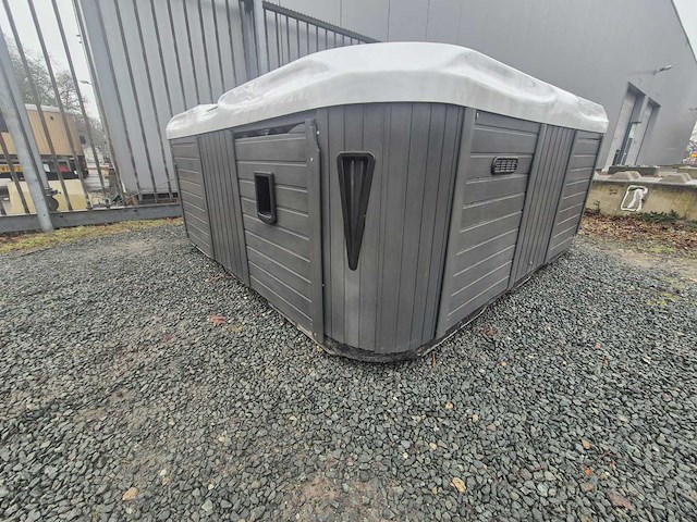 Sunbelt spas 4 persoons jacuzzi en buitenspa - afbeelding 13 van  19
