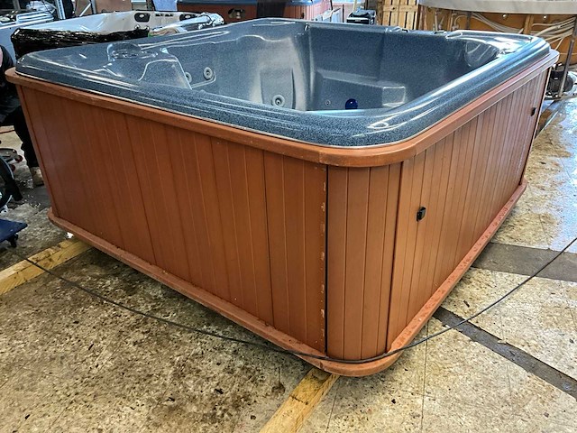 Sunbelt spas jacuzzi - afbeelding 1 van  12