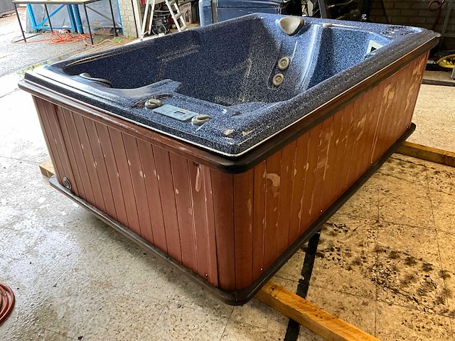 Sunbelt spas jacuzzi - afbeelding 1 van  14