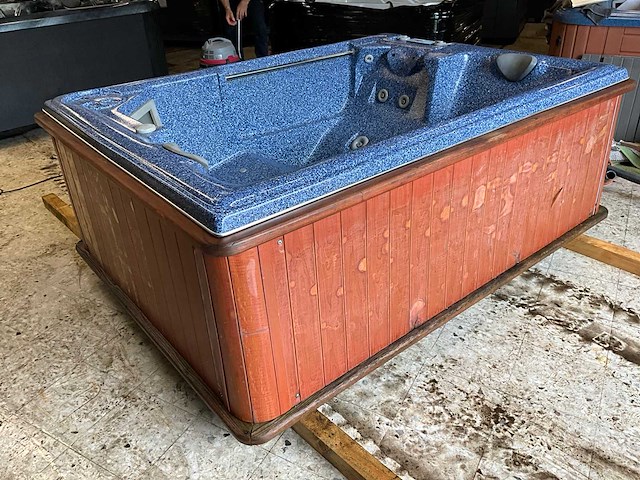 Sunbelt spas jacuzzi - afbeelding 8 van  14