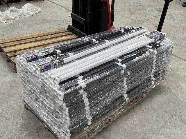 Suncollection - rolgordijn 140 x 180 cm zwart met zijtrek (177x) - afbeelding 1 van  5