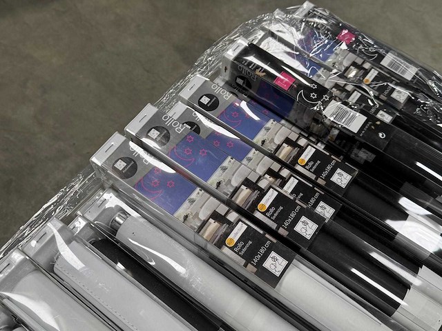 Suncollection - rolgordijn 140 x 180 cm zwart met zijtrek (177x) - afbeelding 4 van  5