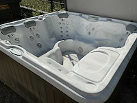 Sundance jacuzzi - afbeelding 1 van  12