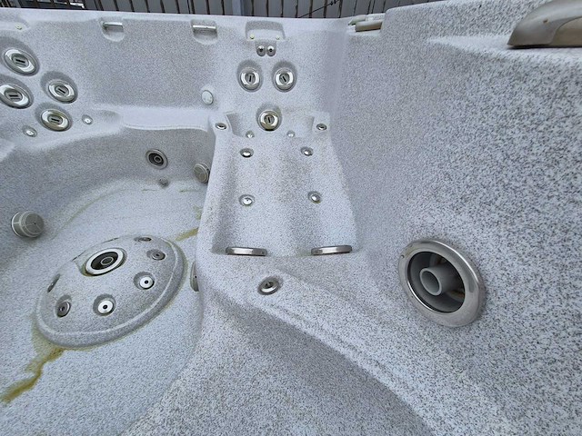 Sundance spa 4 persoons jacuzzi en buitenspa - afbeelding 13 van  24