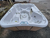 Sundance spa 4 persoons jacuzzi en buitenspa - afbeelding 1 van  12