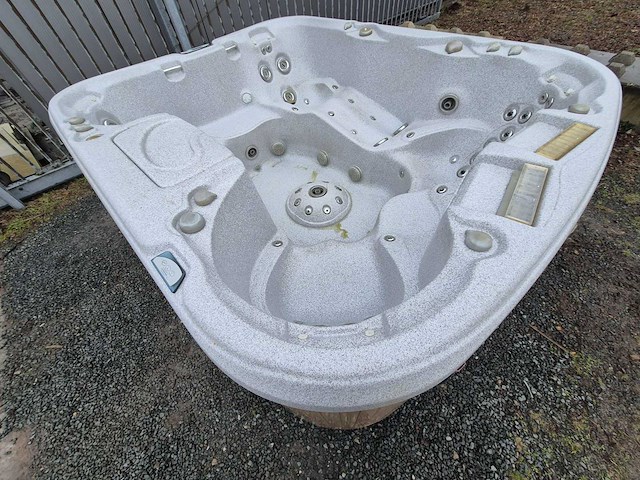 Sundance spa 4 persoons jacuzzi en buitenspa - afbeelding 11 van  24