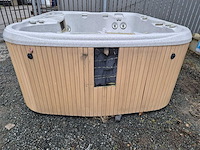 Sundance spa 4 persoons jacuzzi en buitenspa - afbeelding 1 van  21