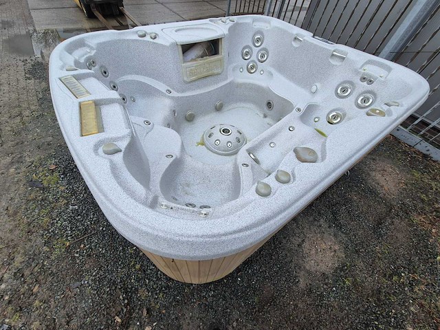 Sundance spa 4 persoons jacuzzi en buitenspa - afbeelding 4 van  21
