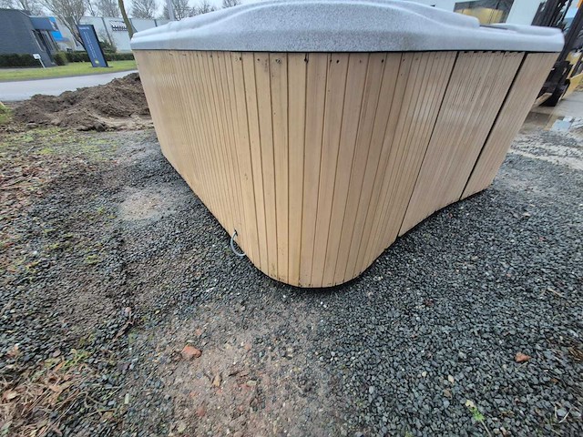 Sundance spa 4 persoons jacuzzi en buitenspa - afbeelding 13 van  17