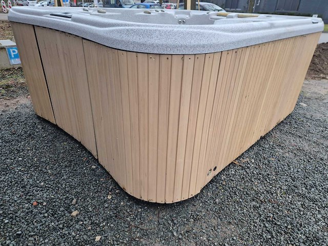 Sundance spa 4 persoons jacuzzi en buitenspa - afbeelding 15 van  17