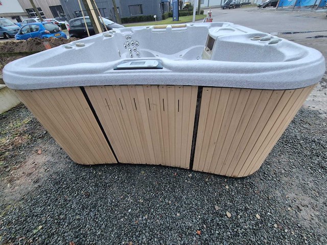 Sundance spa 4 persoons jacuzzi en buitenspa - afbeelding 16 van  17