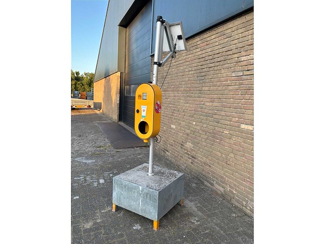 Sundo zonnebrand dispensor met zonnepaneel - afbeelding 3 van  8