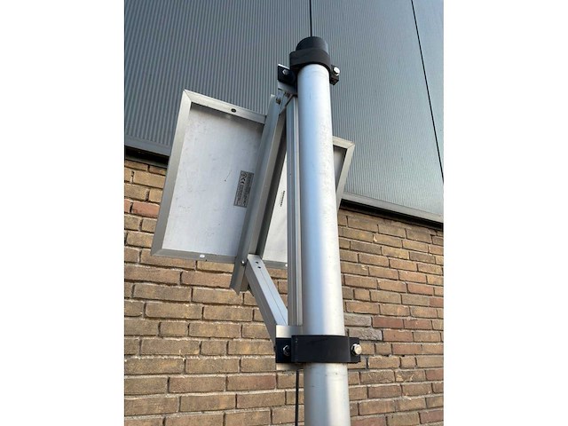 Sundo zonnebrand dispensor met zonnepaneel - afbeelding 5 van  7