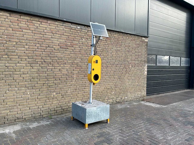 Sundo zonnebrand dispensor met zonnepaneel - afbeelding 2 van  6