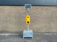 Sundo zonnebrand dispensor met zonnepaneel - afbeelding 1 van  6