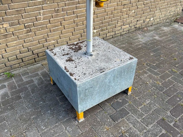 Sundo zonnebrand dispensor met zonnepaneel - afbeelding 3 van  6