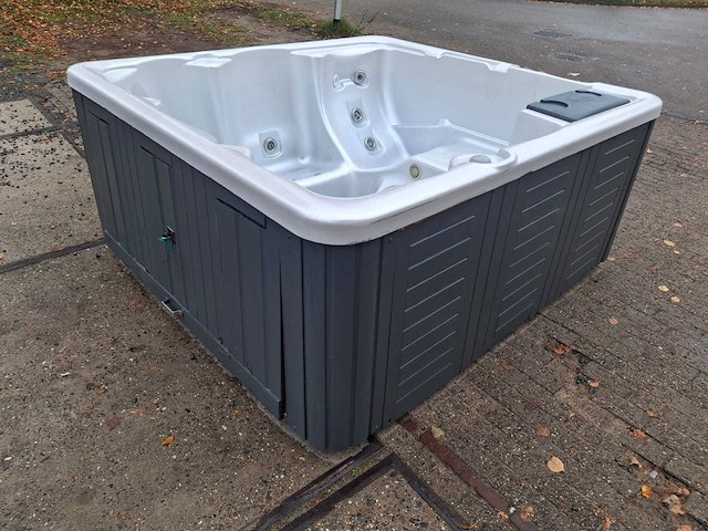 Sunrise 6 persoons jacuzzi en buitenspa - afbeelding 17 van  26