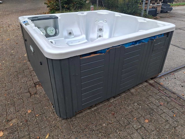 Sunrise 6 persoons jacuzzi en buitenspa - afbeelding 21 van  26