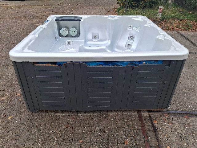 Sunrise 6 persoons jacuzzi en buitenspa - afbeelding 22 van  26
