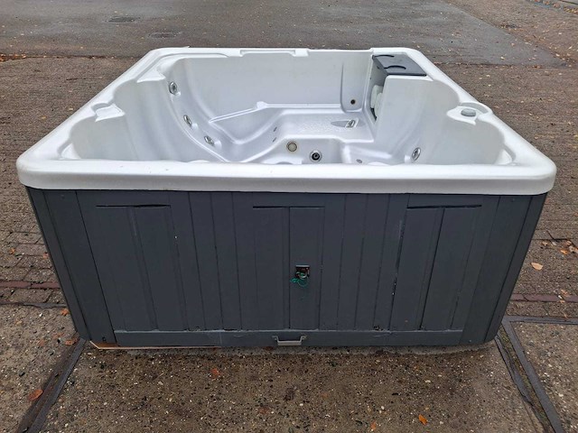 Sunrise 6 persoons jacuzzi en buitenspa - afbeelding 23 van  26