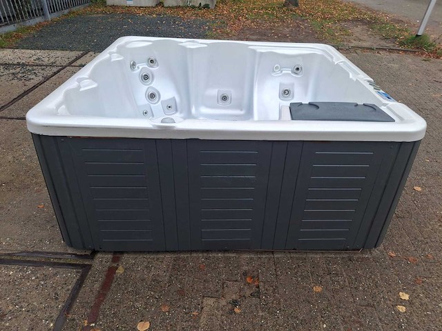 Sunrise 6 persoons jacuzzi en buitenspa - afbeelding 25 van  26