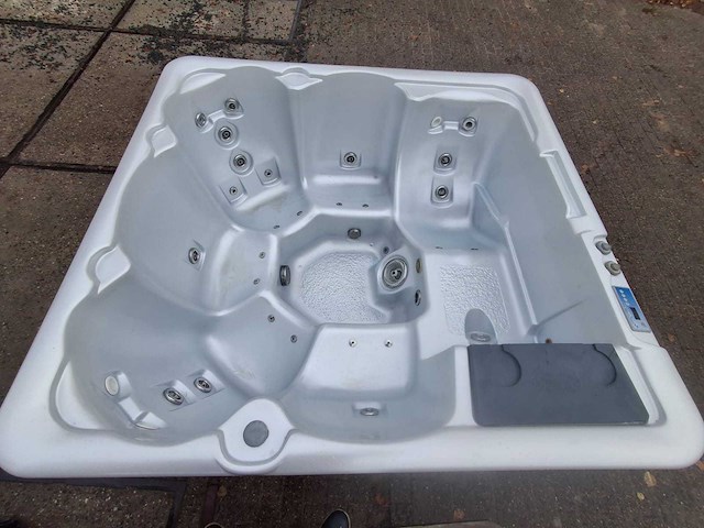 Sunrise 6 persoons jacuzzi en buitenspa - afbeelding 2 van  26