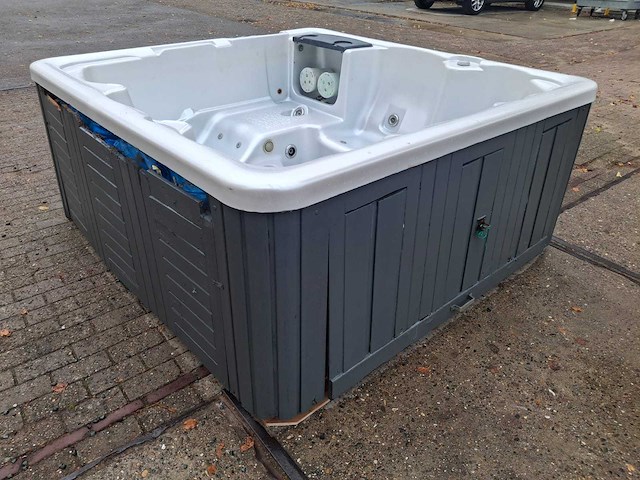 Sunrise 6 persoons jacuzzi en buitenspa - afbeelding 21 van  26