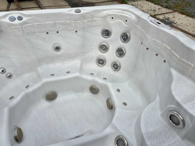 Sunrise 6 persoons jacuzzi en buitenspa - afbeelding 9 van  28