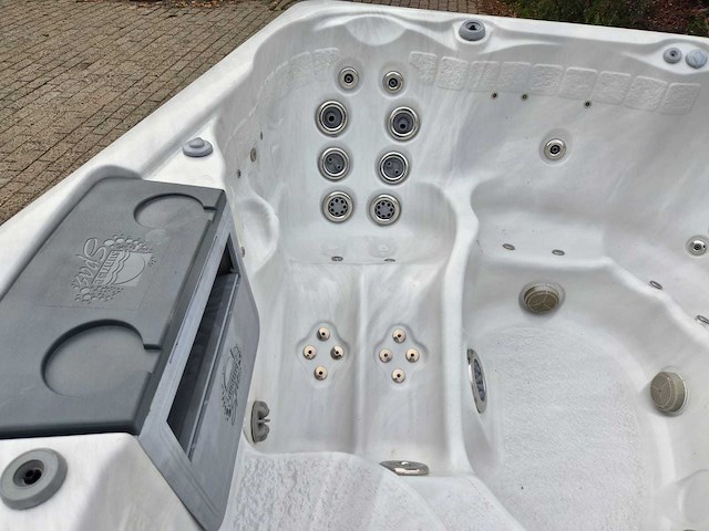 Sunrise 6 persoons jacuzzi en buitenspa - afbeelding 17 van  28
