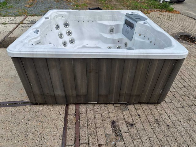 Sunrise 6 persoons jacuzzi en buitenspa - afbeelding 24 van  28