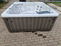 Sunrise 6 persoons jacuzzi en buitenspa - afbeelding 26 van  28