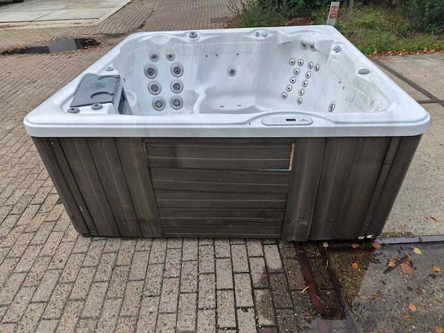 Sunrise 6 persoons jacuzzi en buitenspa - afbeelding 28 van  28