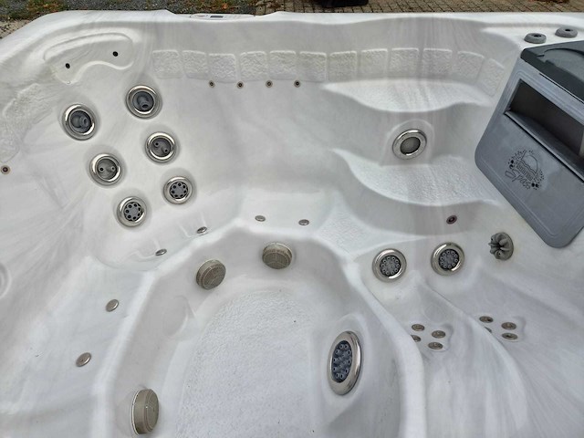 Sunrise 6 persoons jacuzzi en buitenspa - afbeelding 5 van  28