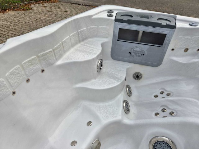 Sunrise 6 persoons jacuzzi en buitenspa - afbeelding 22 van  28