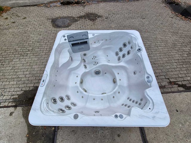 Sunrise 6 persoons jacuzzi en buitenspa - afbeelding 2 van  28