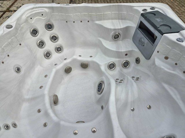 Sunrise 6 persoons jacuzzi en buitenspa - afbeelding 3 van  28